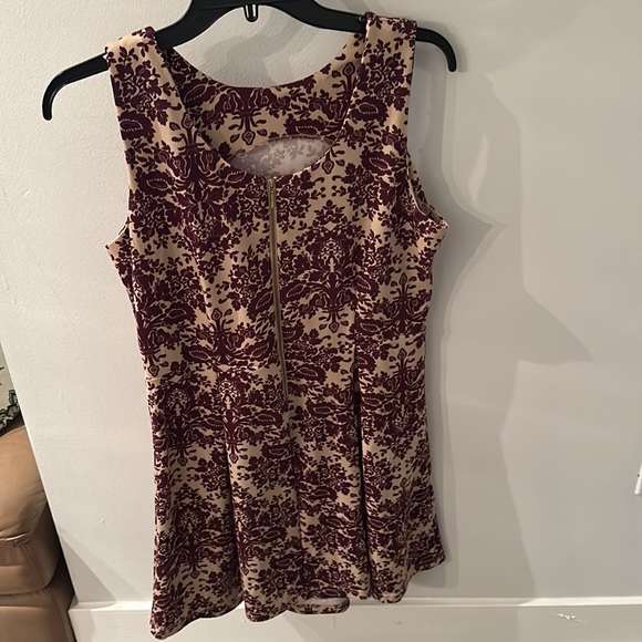 Women’s Dress - Picture 2 of 6